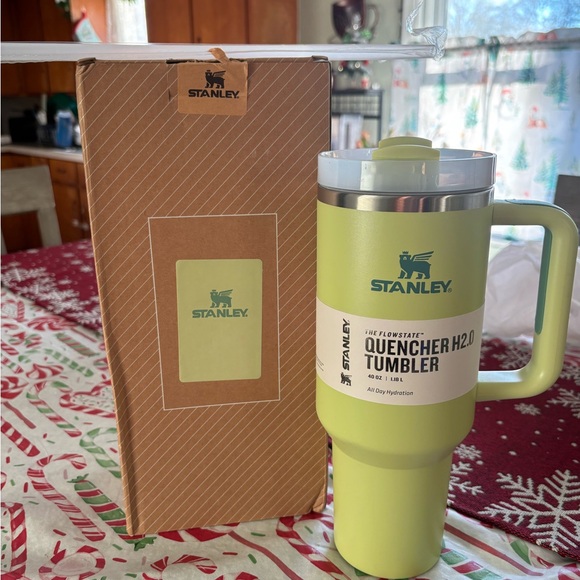 Stanley Lime Green Quencher H2.0 Tumbler - Picture 1 of 1